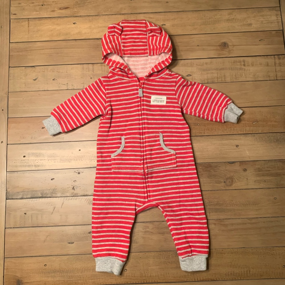 NWOT Carter’s Baby Onesie with Cute Bum Design